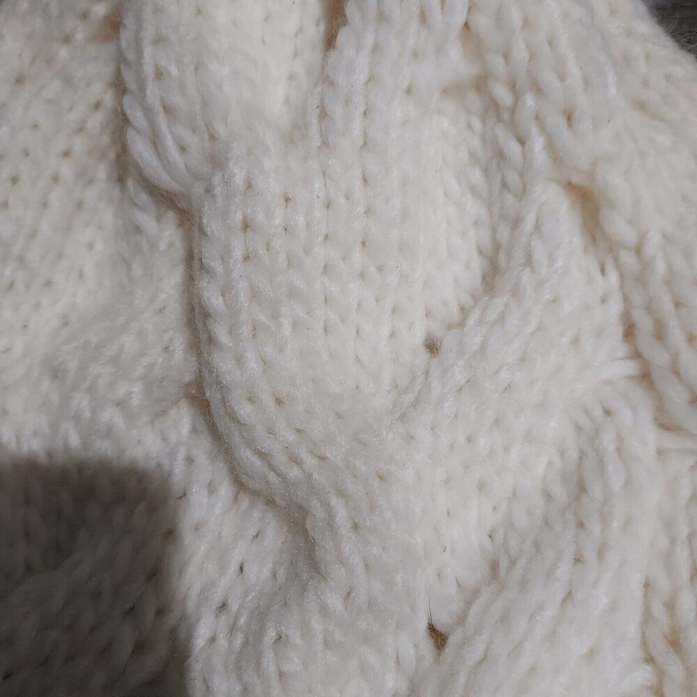 Express Fuzzy Pom Pom Beanie Cableknit Toboggan Hat Cream New With Tags - Picture 3 of 11
